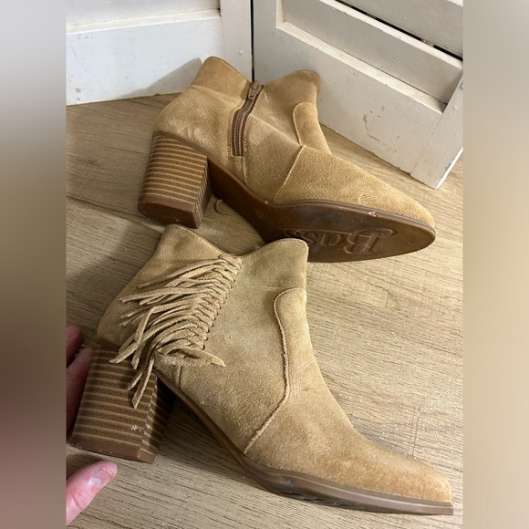 G. H. Bass Leather Suede Fringe Heeled Ankle Boot Tan Made in USA Size 6 Eve - Picture 13 of 15